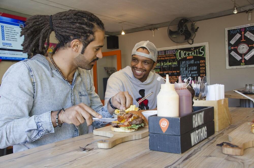 Never At Home Green Point Cape Town Eksteriør bilde Customers at the counter at the restaurant