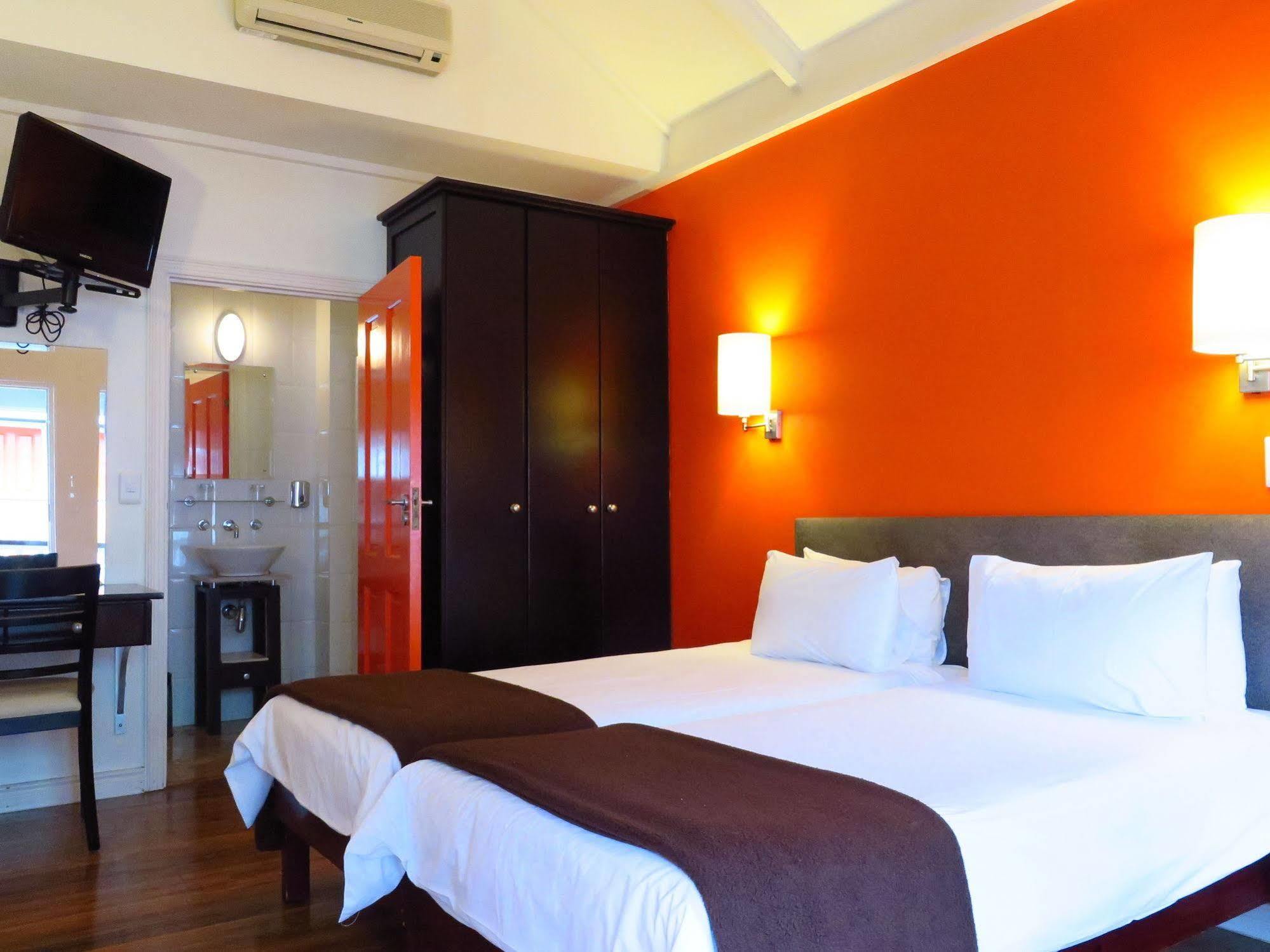 Never At Home Green Point Cape Town Eksteriør bilde A room at the hotel